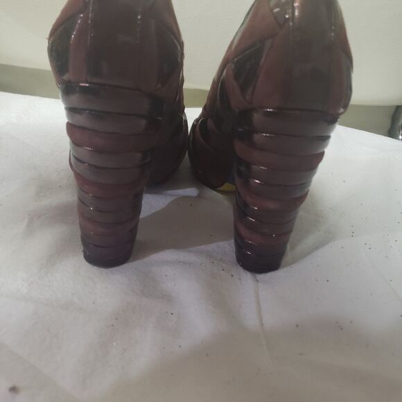 Irregular Choice Chunky Platform Heels brown suede and brown Lamé
S6
Preowned - Picture 3 of 7